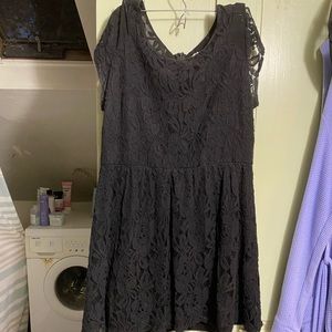 Women’s short black lace dress !